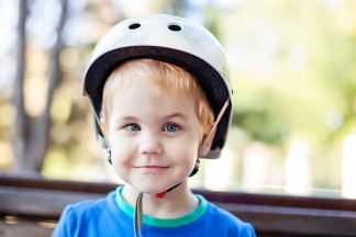Tipos de Ambliopía o Ojo Vago niño con ambliopía estrábica